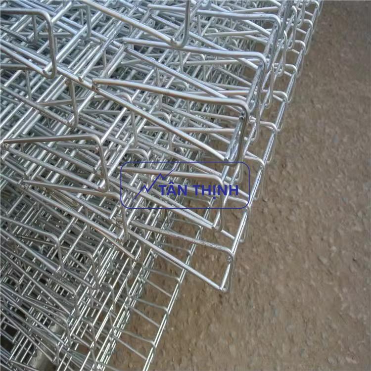 Hàng rào mạ kẽm gấp 2 đầu phi 5mm Hàng rào mạ kẽm gấp 2 đầu phi 5mm